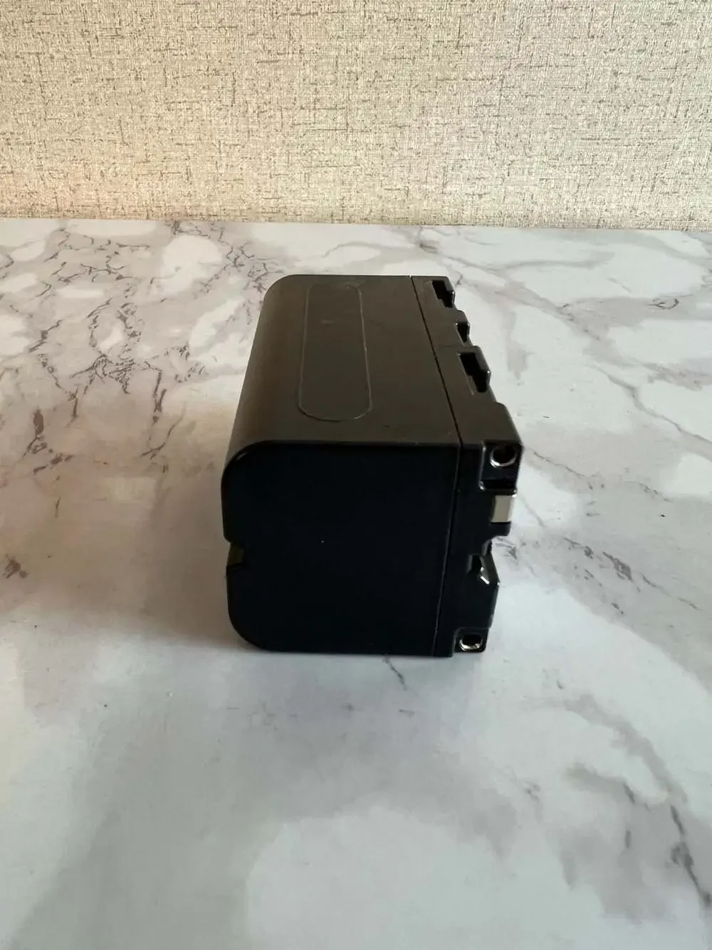 Sony NP-F750 InfoLithium Rechargeable Battery Pack 7.2V 21.6Wh